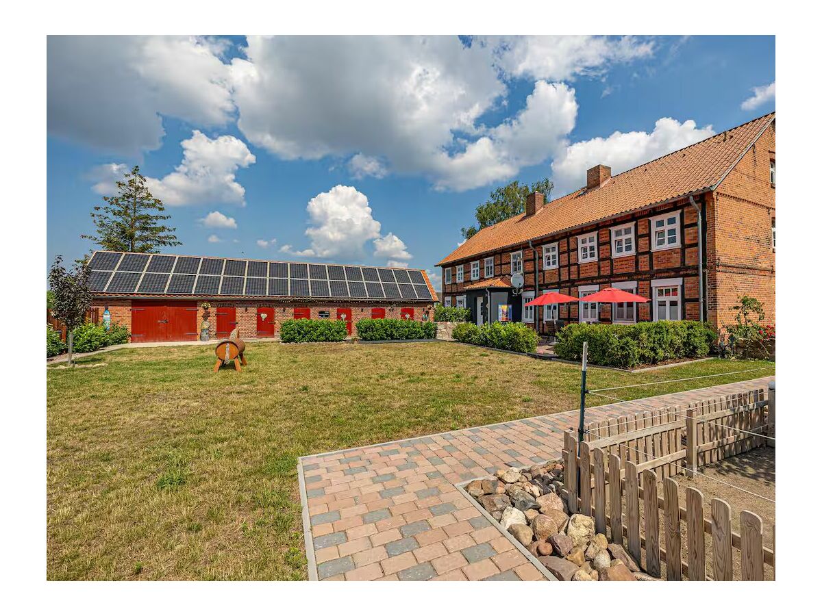 Holiday house No title