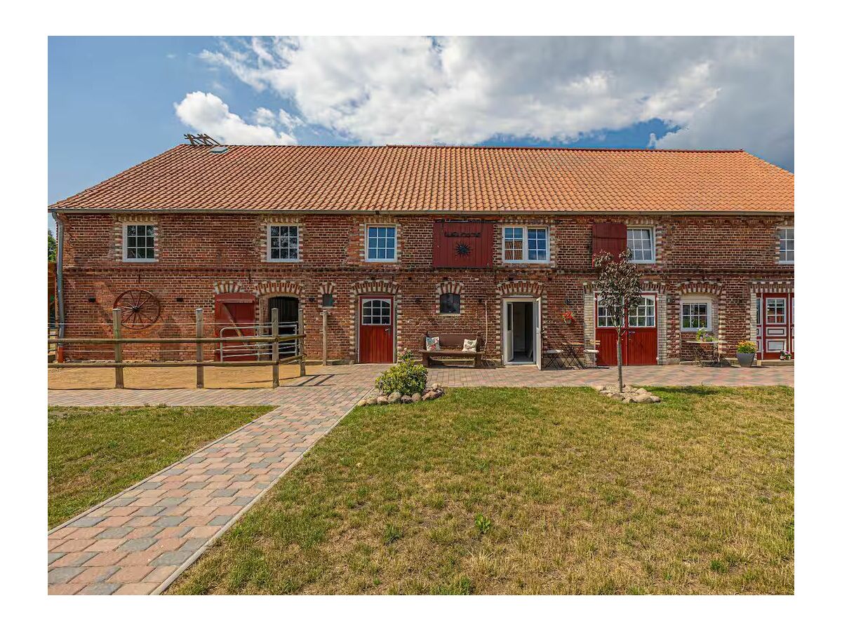 Holiday house No title