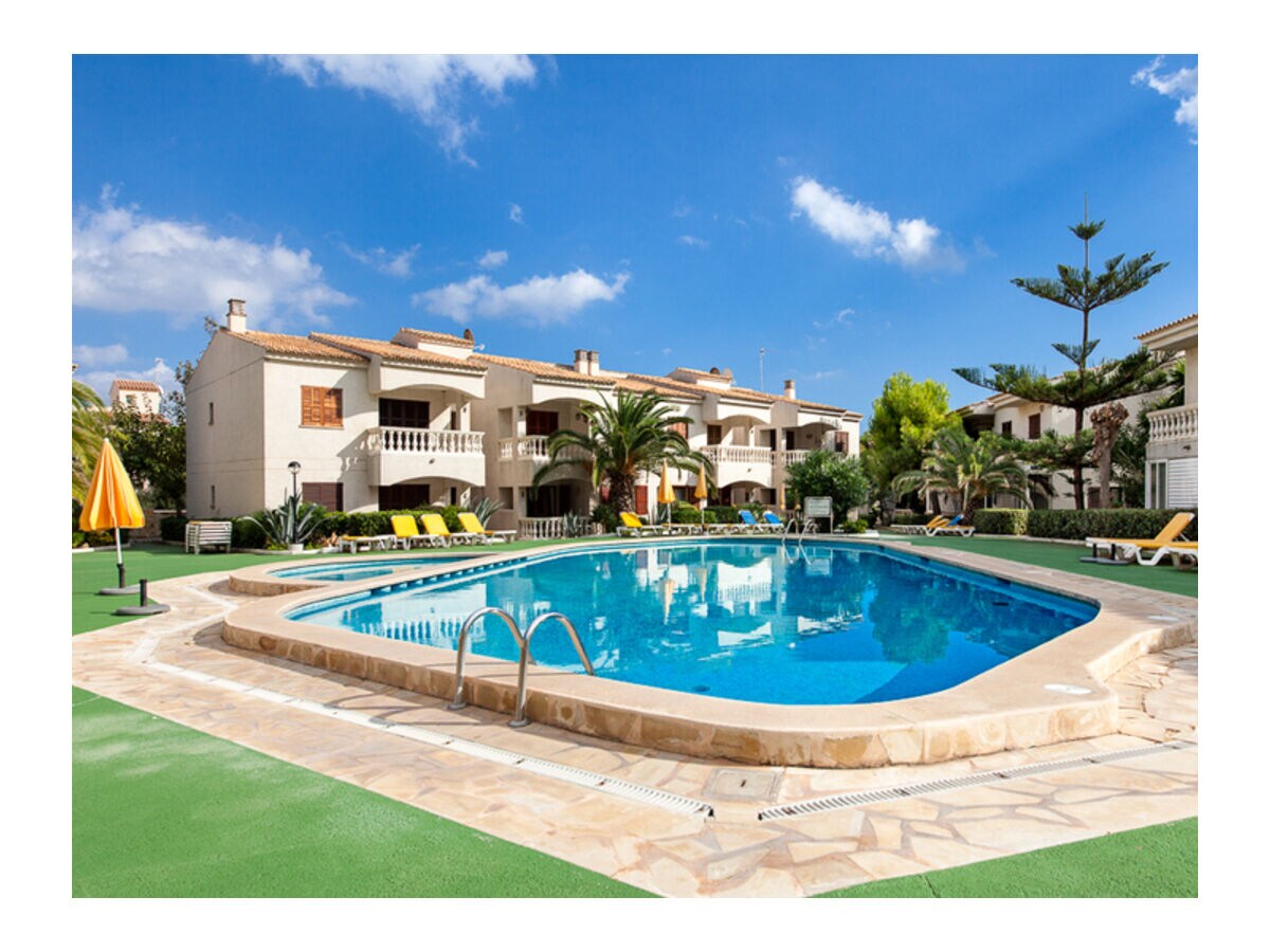 Holiday house No title