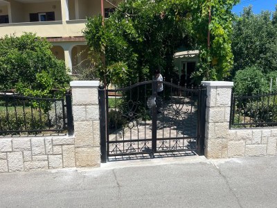 Apartment Three bedroom apartment with terrace Lopar, Rab A-20644-d - Outdoor photo 8