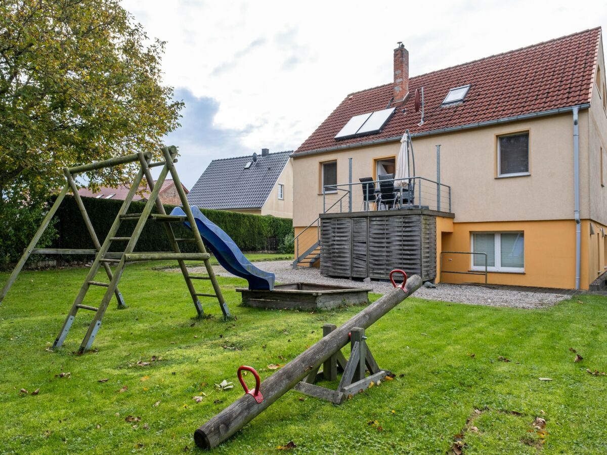 Apartment Attic Apartment with Garden Access - Outdoor photo 4