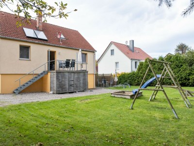 Apartment Attic Apartment with Garden Access - Outdoor photo 7