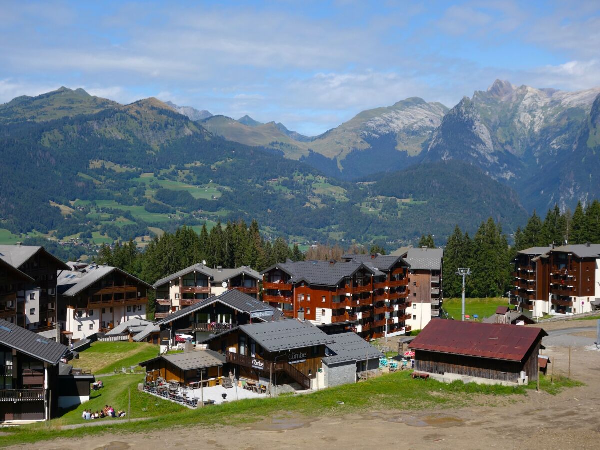 Apartment Peaceful Mountain Apartment in Morillon - Outdoor photo 2