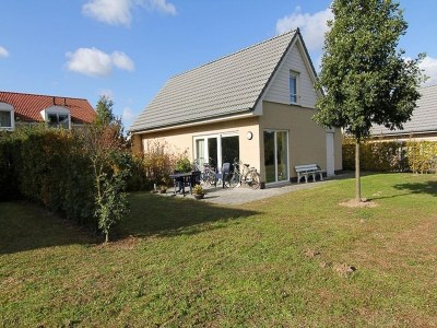 Holiday house Charming forest house surrounded by a garden - Outdoor photo 3