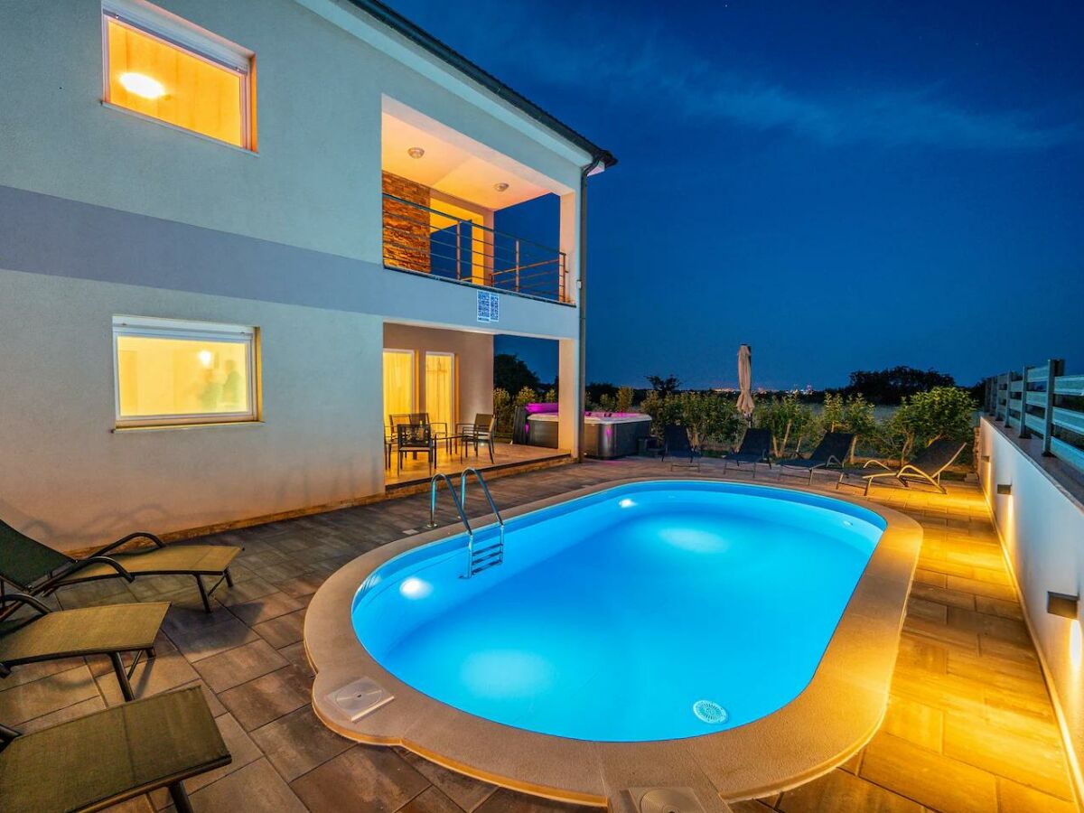 Villa Vodnjan with pool, whirpool, ... - Outdoor photo 3