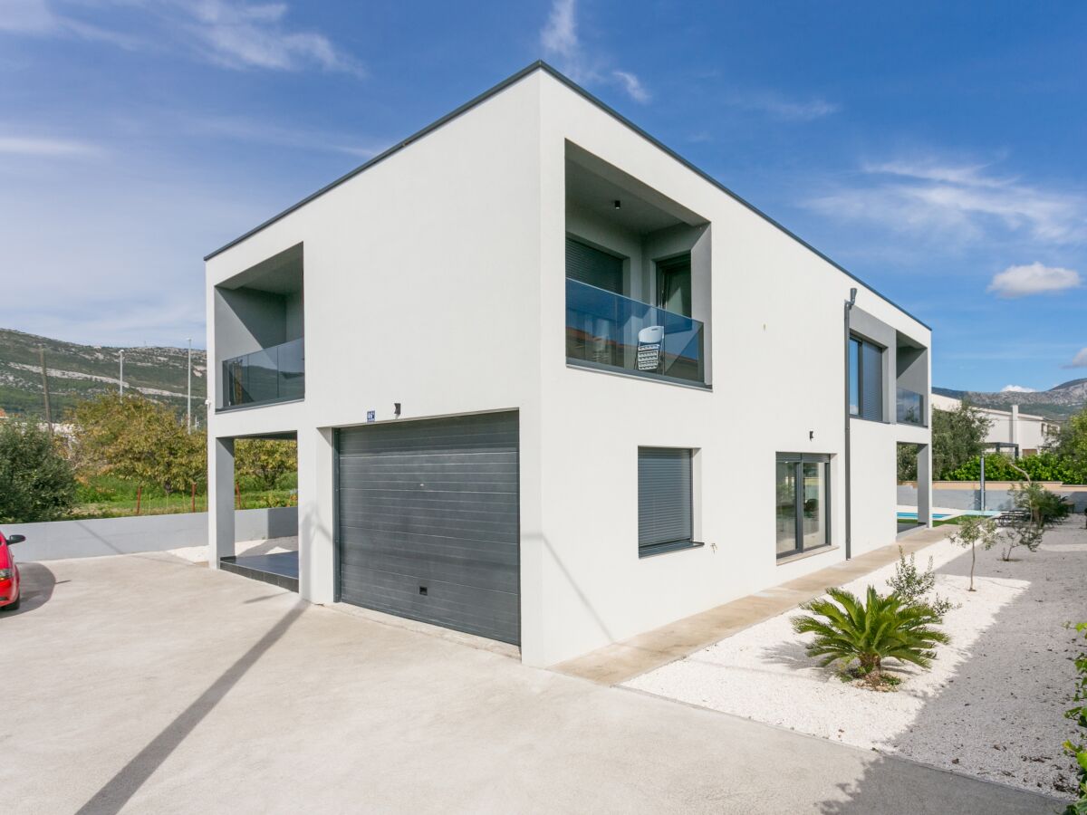 Holiday house Comfortable and spacious house with terrace Kaštel Štafilić, Kaštela K-23486 - Outdoor photo 5