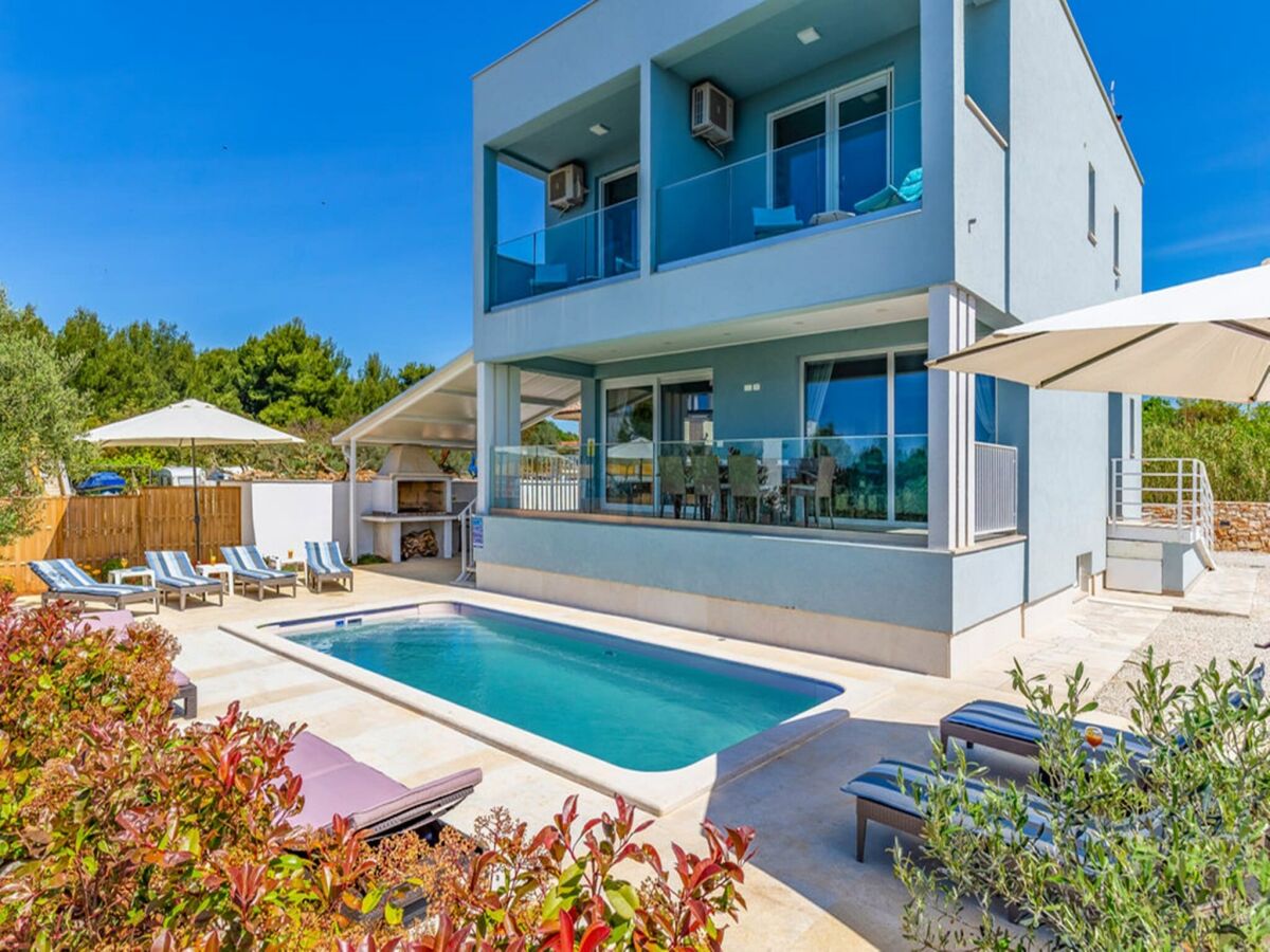 Villa Villa mit Pool und Meerblick in Fazana - Horizont - Outdoor photo 3