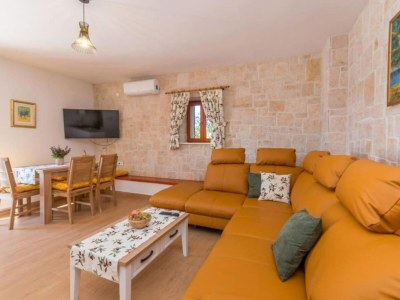 Holiday house The Grandfather Villa – Heated Pool Retreat - Features photo 9