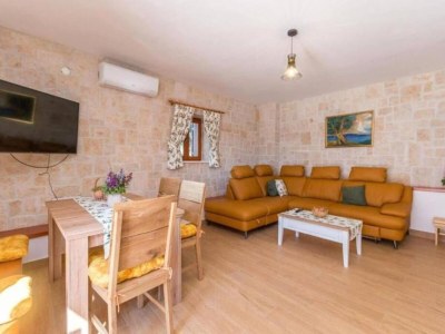 Holiday house The Grandfather Villa – Heated Pool Retreat - Features photo 11