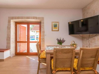 Holiday house The Grandfather Villa – Heated Pool Retreat - Features photo 12