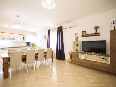 Holiday house Villa Maja - Three bedroom villa with pool - Features photo 21