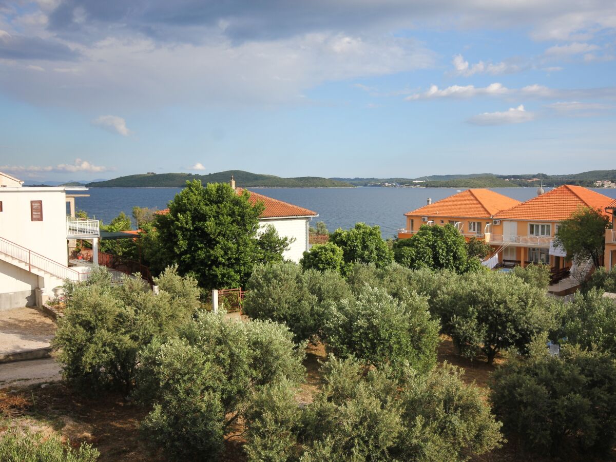 Apartment One bedroom apartment with terrace and sea view Kučište - Perna, Pelješac A-4538-d