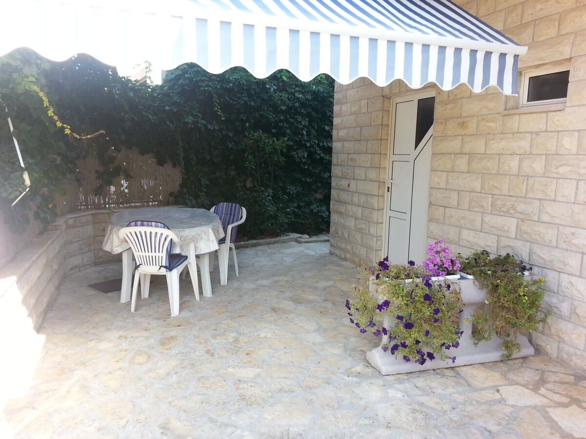 Apartment Studio flat with terrace Vinišće, Trogir AS-12637-a