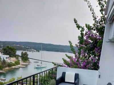 Apartment Three bedroom apartment with terrace and sea view Nečujam, Šolta A-13884-a - Outdoor photo 20