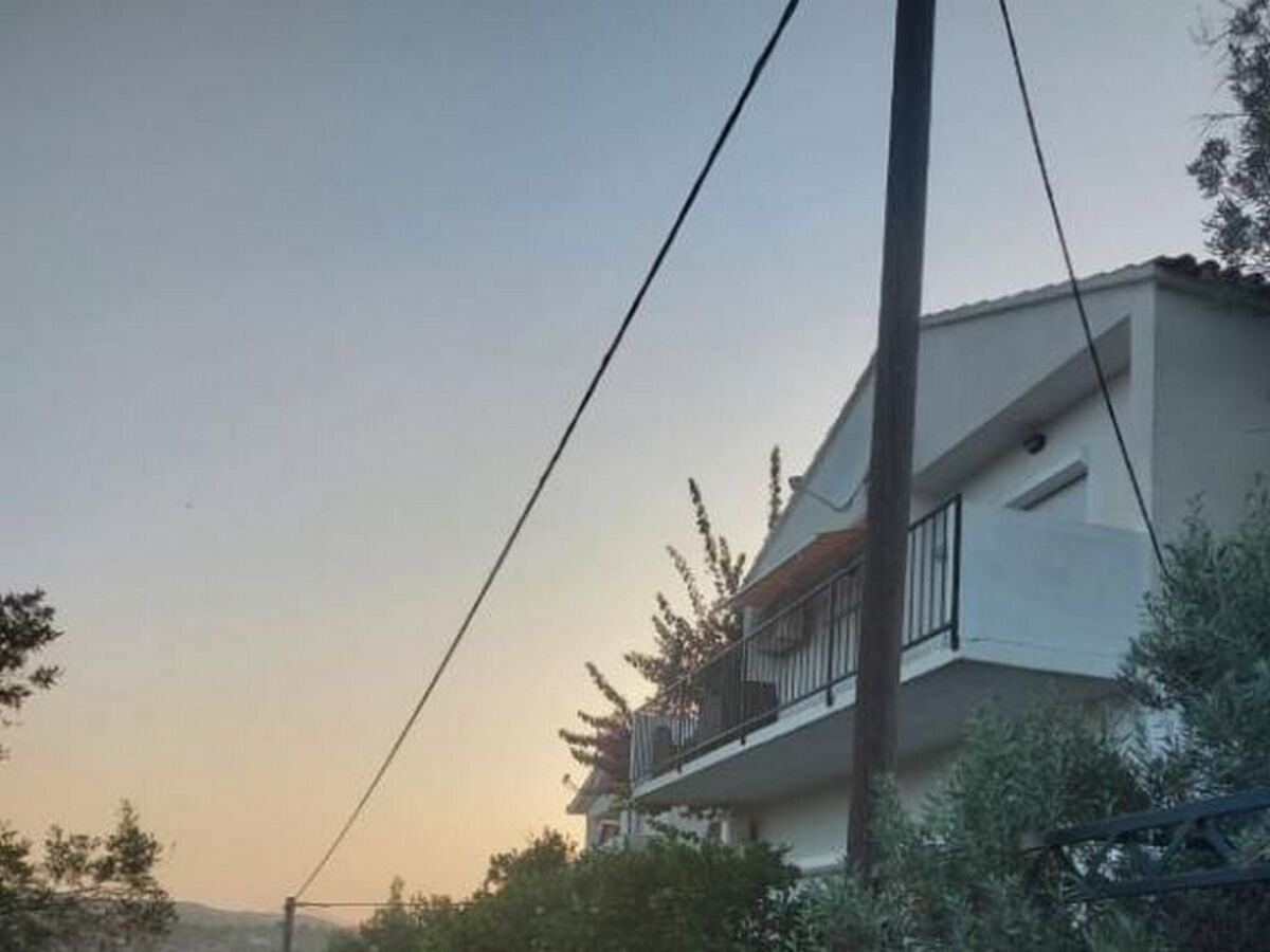 Apartment Three bedroom apartment with balcony and sea view Nečujam, Šolta A-13884-b - Outdoor photo 2