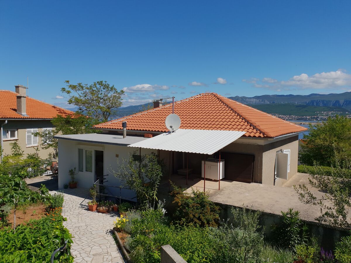 Apartment Three bedroom apartment with terrace and sea view Šilo, Krk A-18703-a - Outdoor photo 2