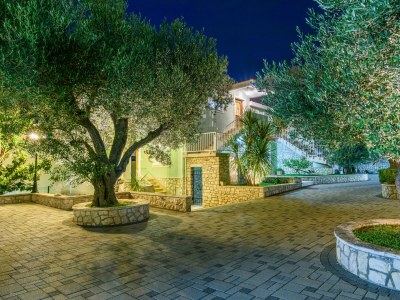 Apartment One bedroom apartment with terrace Okrug Gornji, Čiovo A-18827-e - Outdoor photo 3