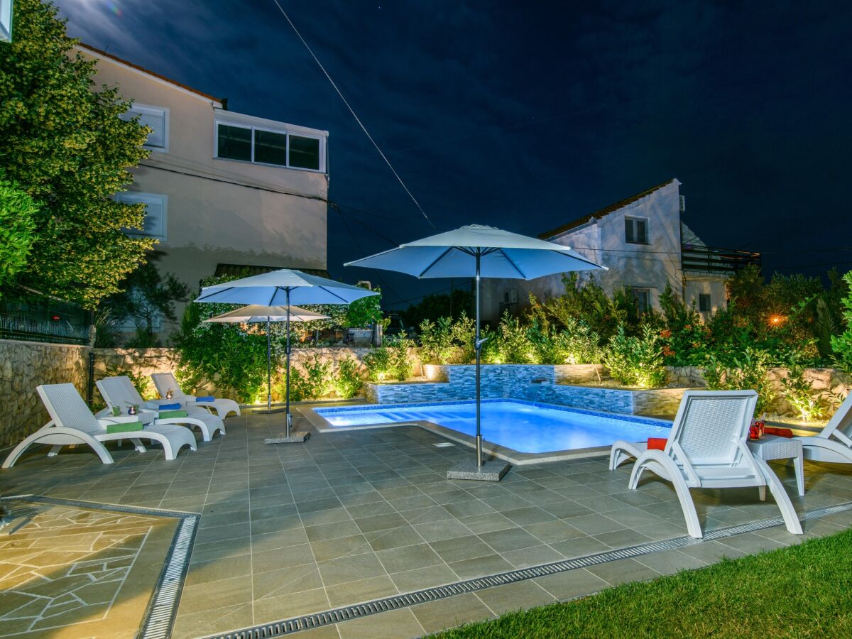 Apartment One bedroom apartment with balcony and sea view Okrug Gornji, Čiovo A-18827-c - Outdoor photo 5