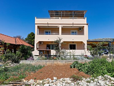 Apartment Two bedroom apartment with balcony and sea view Grebaštica, Šibenik A-24046-a - Outdoor photo 3