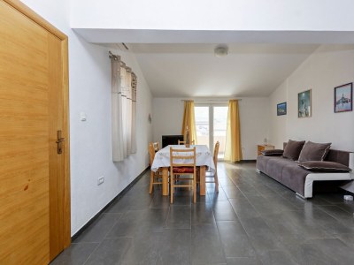 Apartment Two bedroom apartment with balcony and sea view Grebaštica, Šibenik A-24046-a - Outdoor photo 14