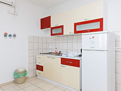 Apartment One bedroom apartment with balcony and sea view Grebaštica, Šibenik A-24046-b - Outdoor photo 17