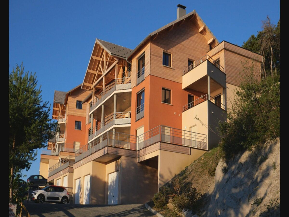 Apartment Cozy Group Stay with a Fireplace