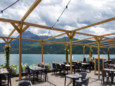 Apartment Cozy Group Stay with a Fireplace - Environment photo 12