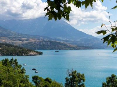 Apartment Cozy Group Stay with a Fireplace - Environment photo 16