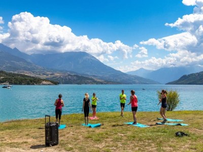Apartment Cozy Group Stay with a Fireplace - Environment photo 18