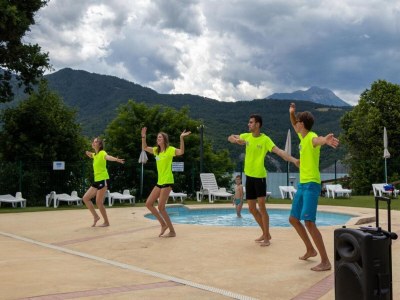 Apartment Cozy Group Stay with a Fireplace - Outdoor photo 22