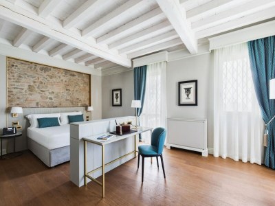 Holiday house Villa in Italy with Infinity Pool & Spa - Features photo 14