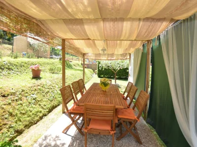 Apartment Holiday Home in Lucca with Pool & Garden - Outdoor photo 3