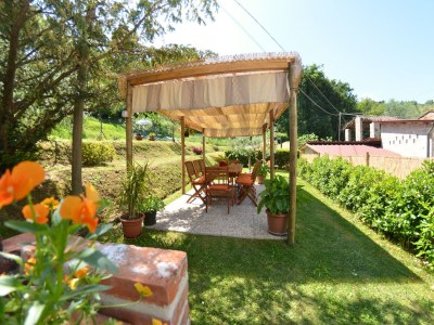 Apartment Holiday Home in Lucca with Pool & Garden - Outdoor photo 4