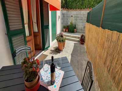 Apartment Holiday Home in Lucca with Pool & Garden - Outdoor photo 7