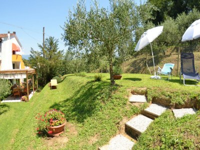 Apartment Holiday Home in Lucca with Pool & Garden - Outdoor photo 16