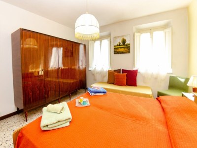 Apartment Holiday Home in Lucca with Pool & Garden - Features photo 25