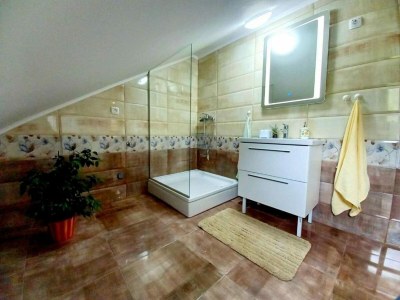 Holiday house Matan House - Two Bedroom Holiday Home with Hot Tub - Features photo 18