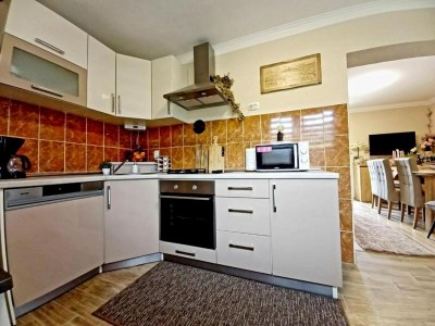 Holiday house Matan House - Two Bedroom Holiday Home with Hot Tub - Features photo 29