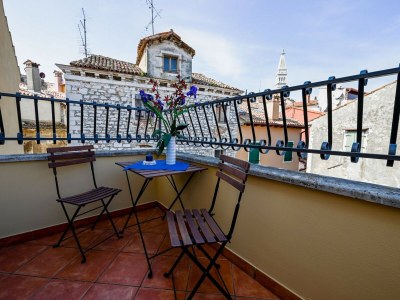 Apartment Sleek and Trendy Downtown Apartment - One Bedroom Apartment - Outdoor photo 2