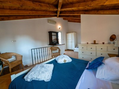 Apartment Sleek and Trendy Downtown Apartment - One Bedroom Apartment - Features photo 13