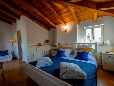 Apartment Sleek and Trendy Downtown Apartment - One Bedroom Apartment - Features photo 14