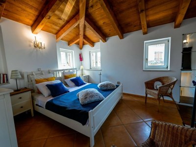 Apartment Sleek and Trendy Downtown Apartment - One Bedroom Apartment - Features photo 15