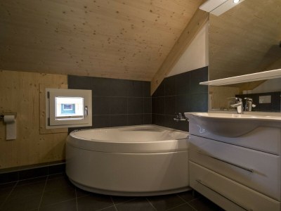 Chalet Chalet # 63a mit 4 Schlafzimmer IR-Sauna & Whirlpool - Features photo 15