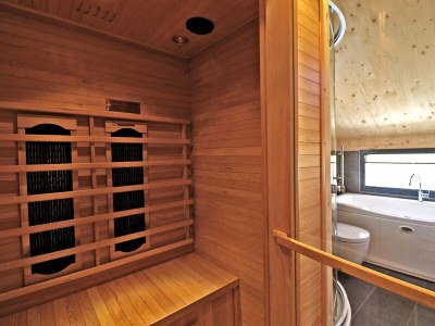 Chalet Superior Ferienhaus # 63 mit IR-Sauna & Whirlwanne - Features photo 19