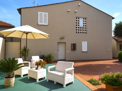 Holiday house Holiday Home in Valenzatico with garden - Outdoor photo 6