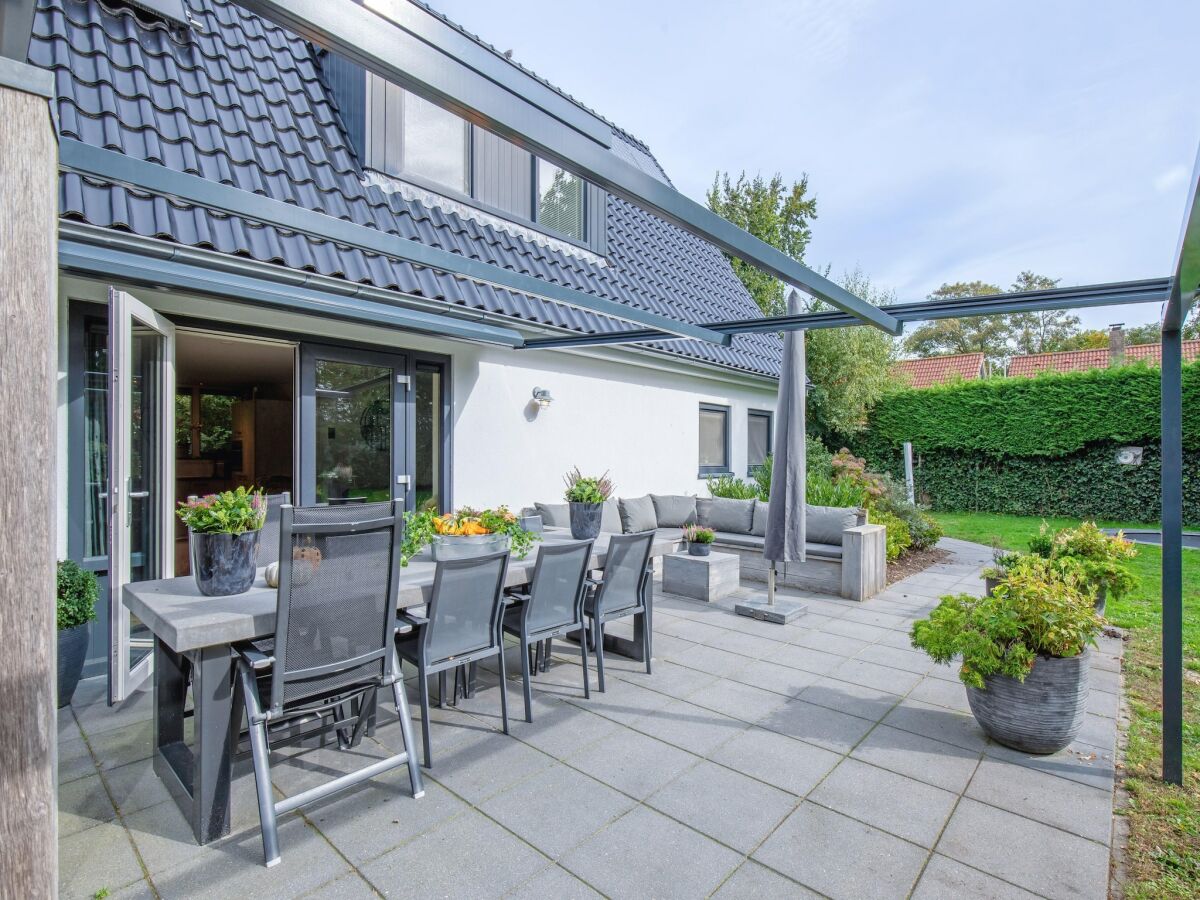 Holiday house Schöne Villa am Waldrand - Outdoor photo 2