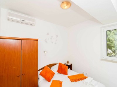 Apartment Guest House Daniela - Double Room with Private External Bathroom and Patio - SOBA 3 in Mlini - Apartment