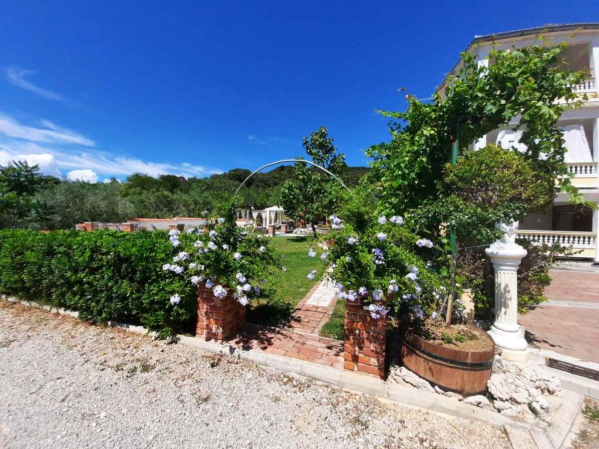 Apartment Two Bedroom Apartment With Balcony (A2) - Outdoor photo 3