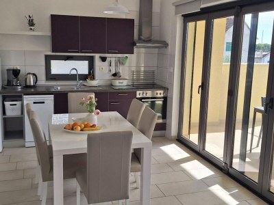 Apartment Two Bedroom Apartment with Balcony and Sea View (Roza) (A1) - Features photo 17