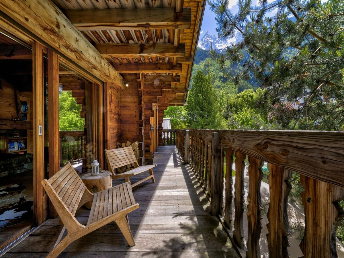 Chalet Spacious Family Chalet in Chamonix - Outdoor photo 2